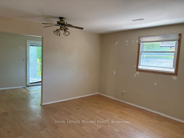 393 Talbot Street E Property Photo 13