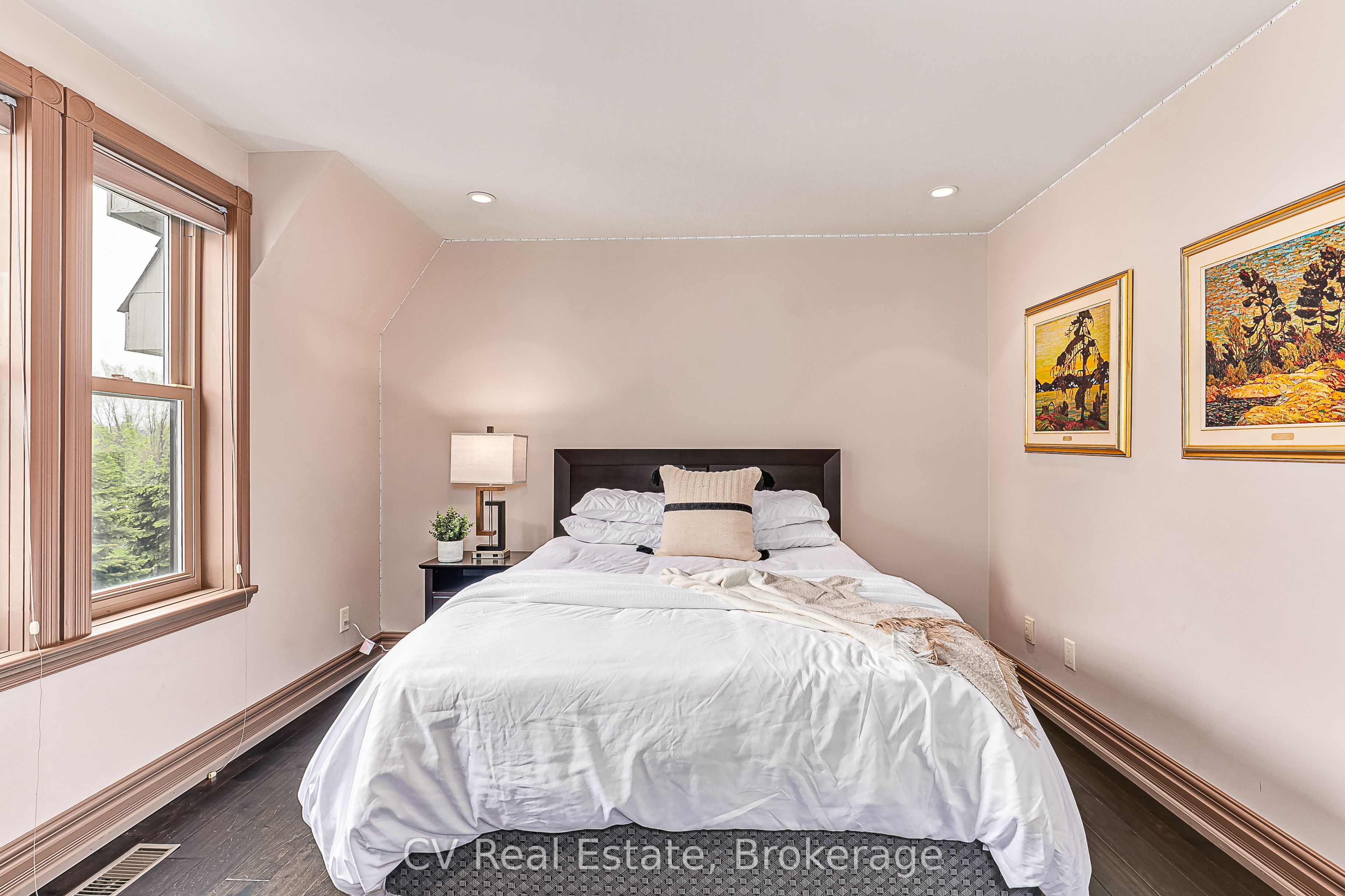 159 Snowbridge Way Property Photo 29