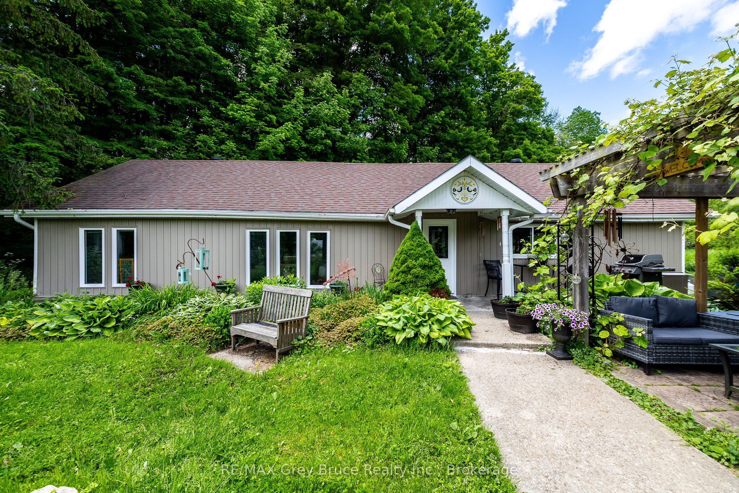 318588 Grey Rd 1 Property Photo 1