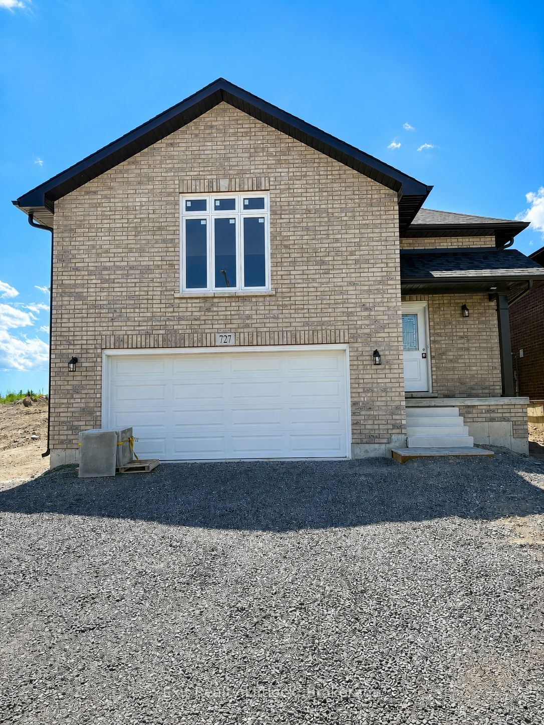 727 Latimer Way Property Photo 1