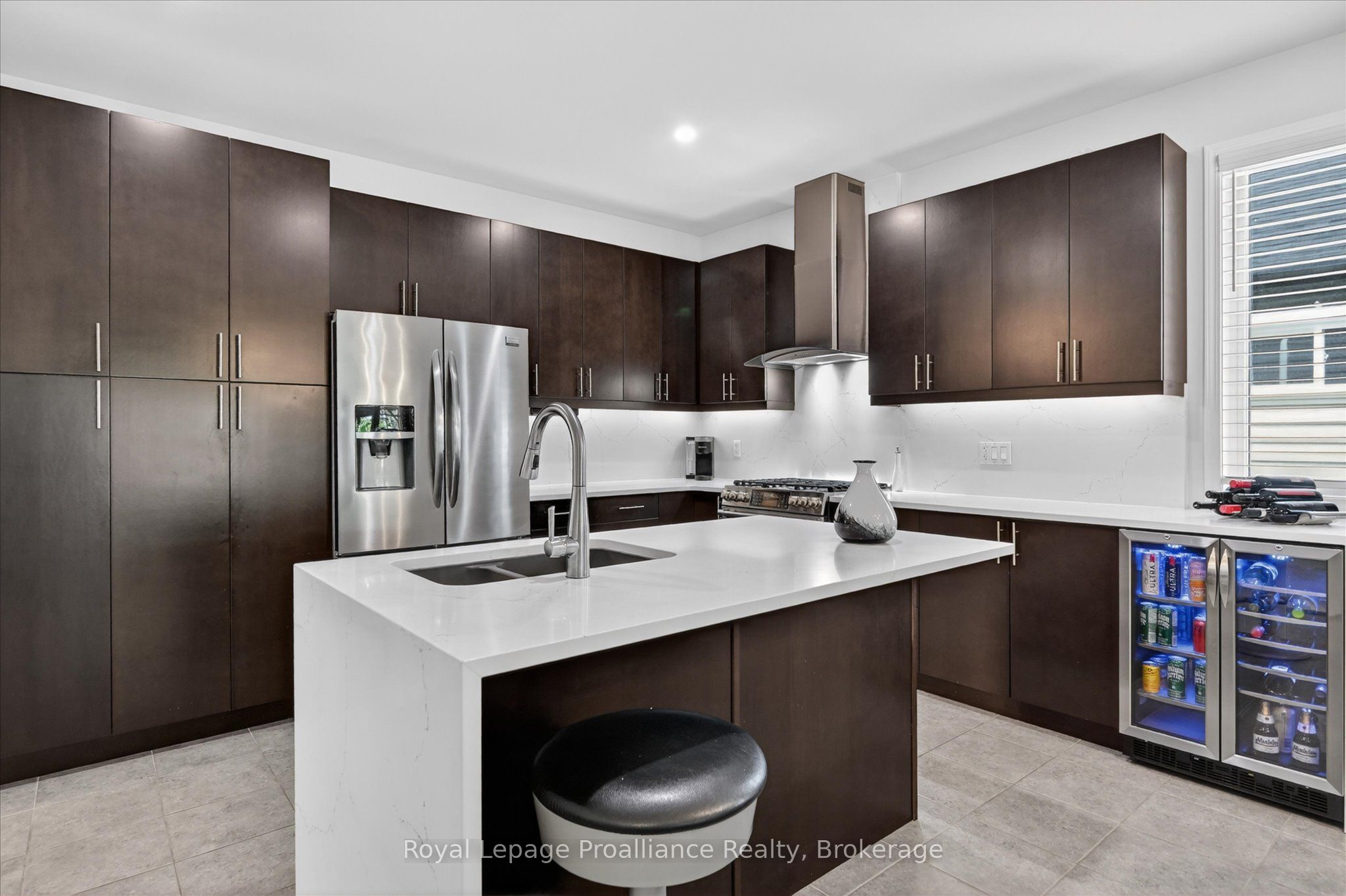 645 Goodwin Terrace Property Photo 4