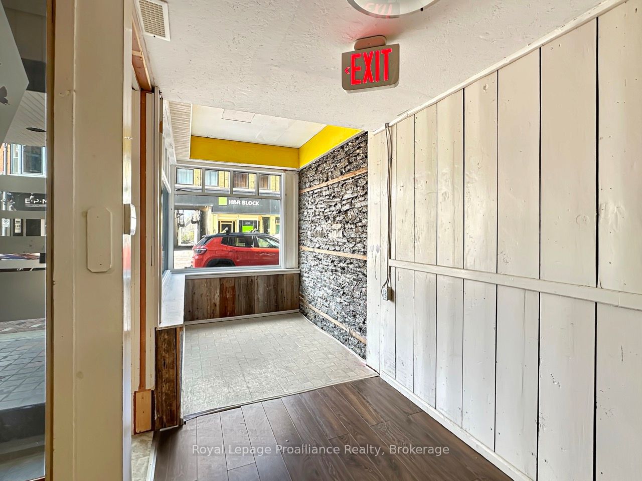 255 Front Street Property Photo 7