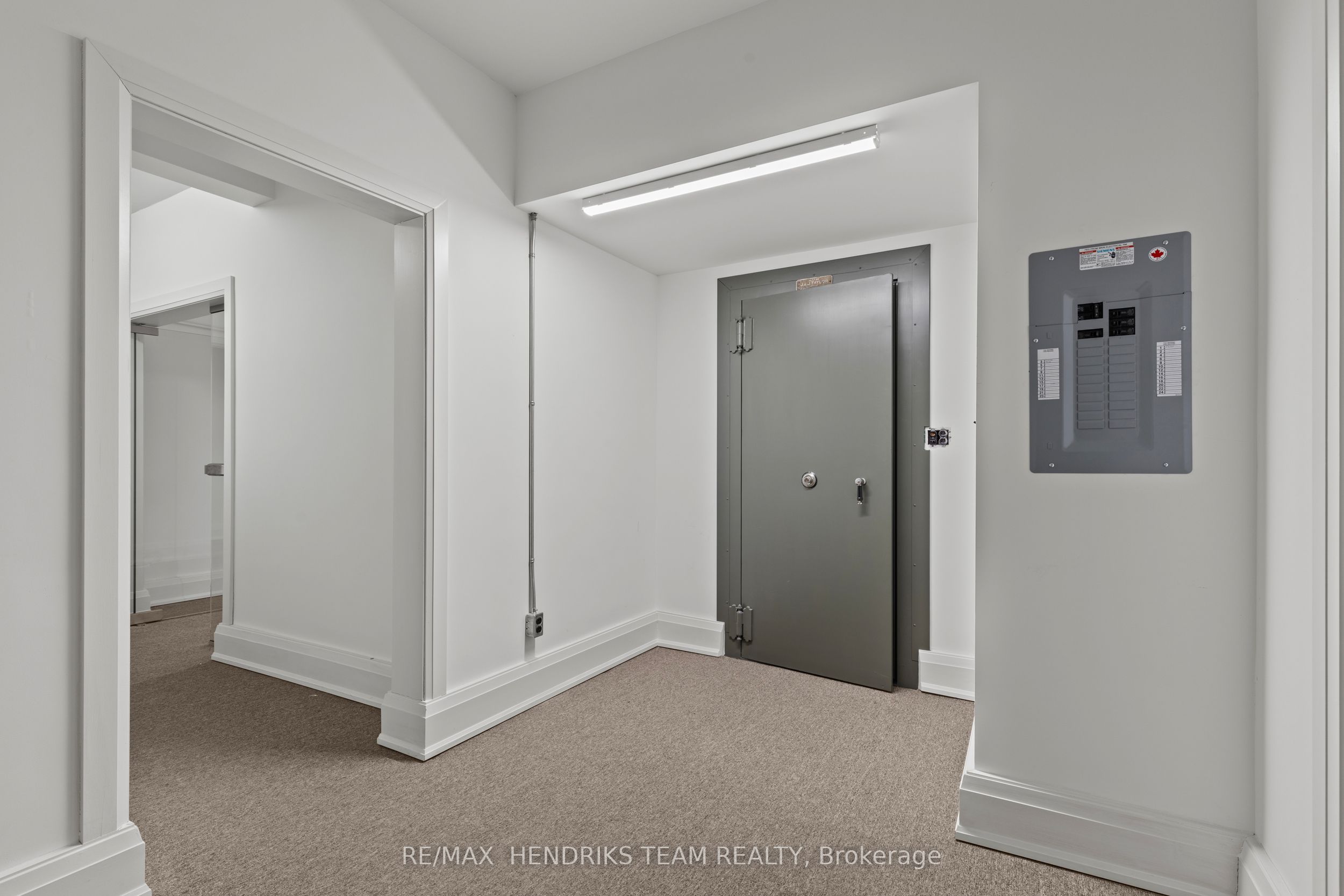 145 King Street Property Photo 40