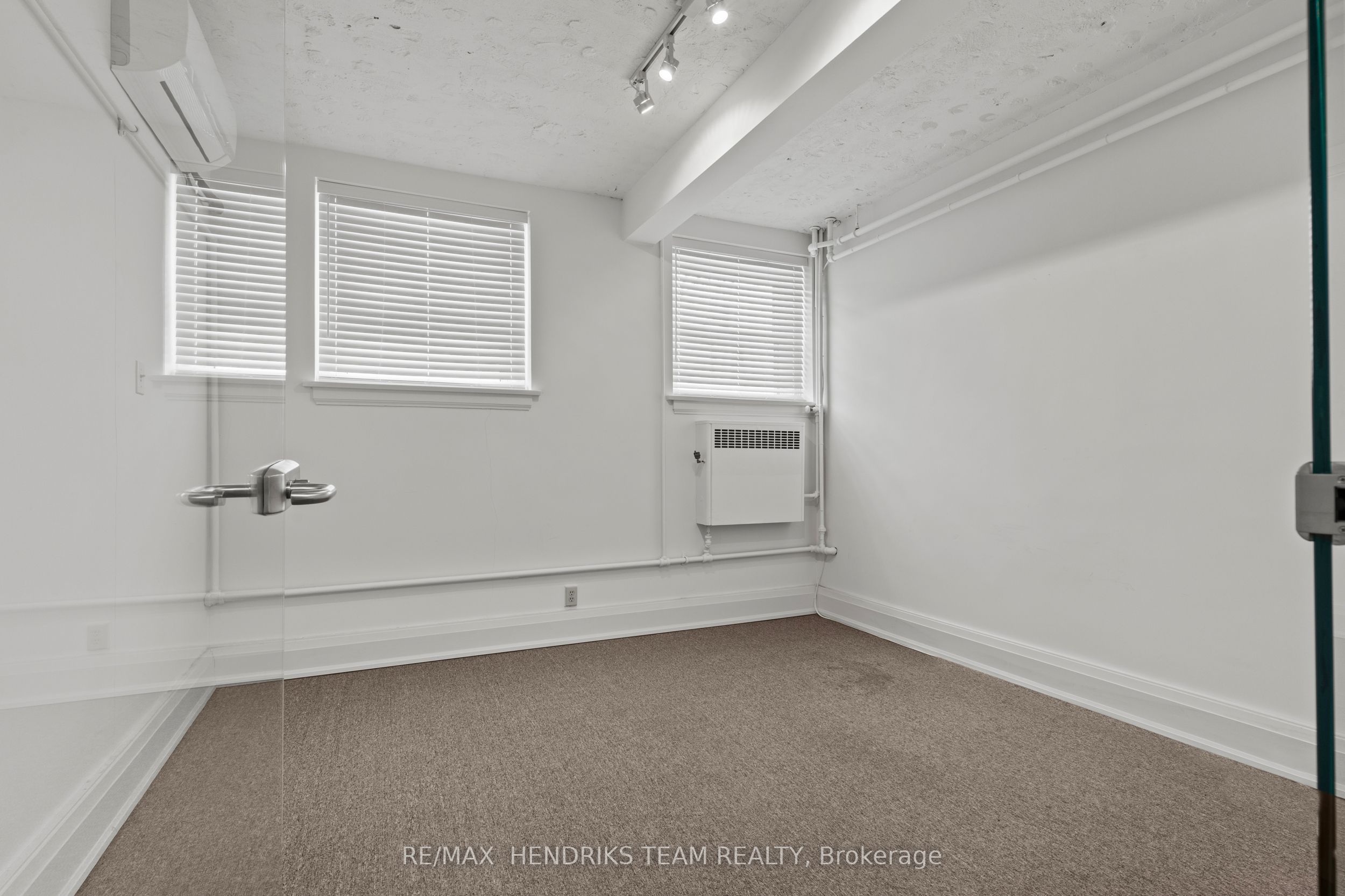 145 King Street Property Photo 43