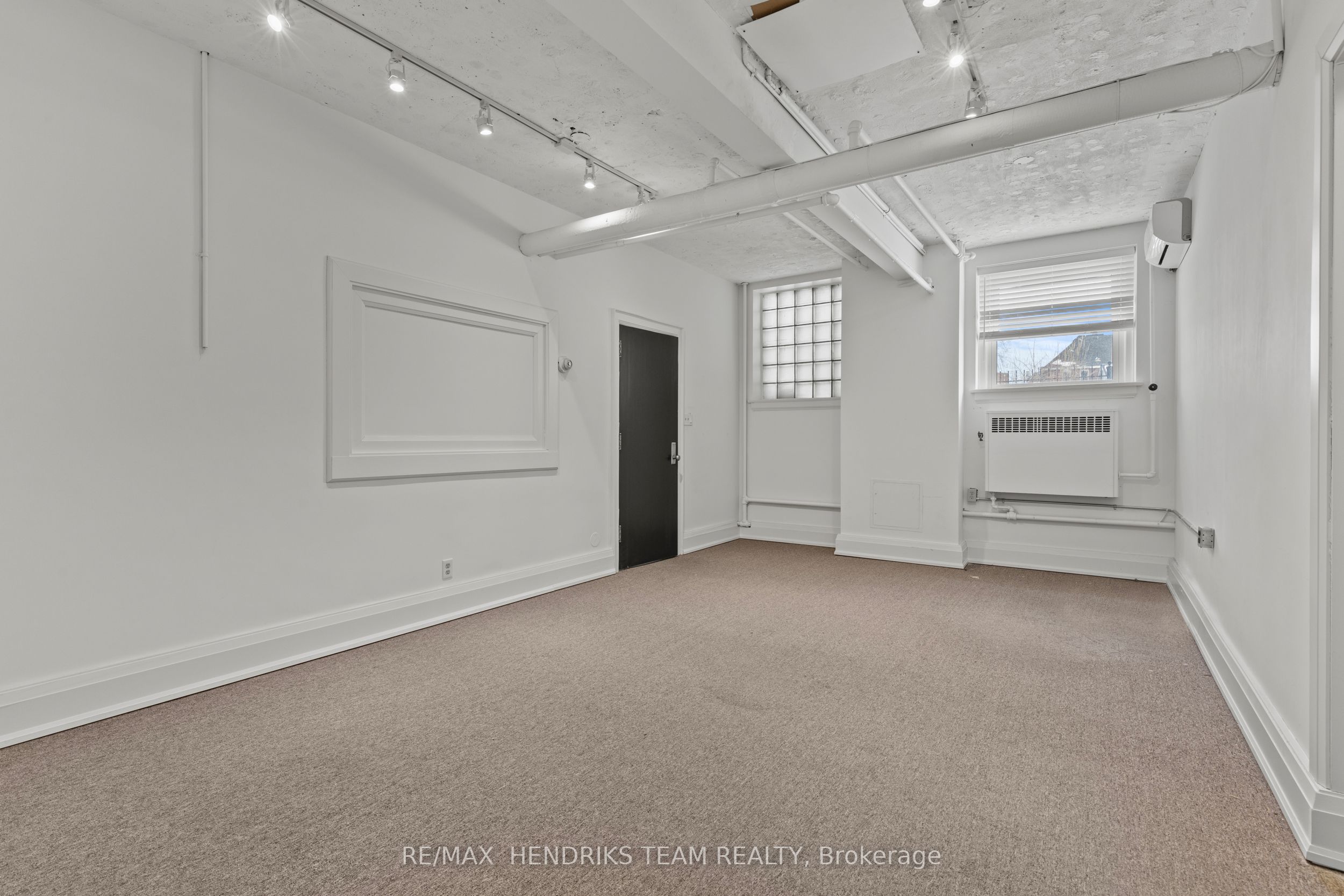 145 King Street Property Photo 45