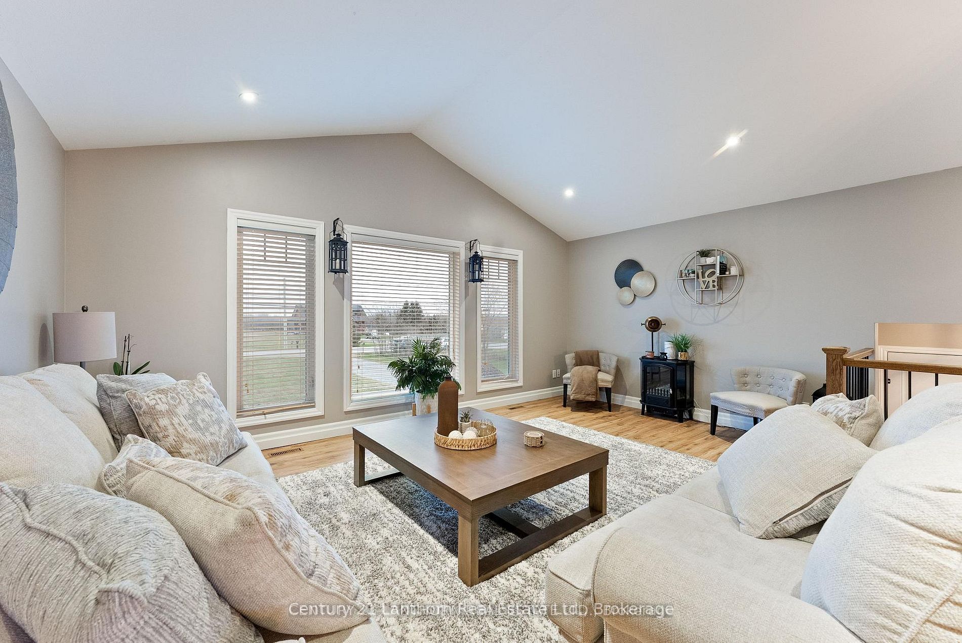 20846 Loyalist Parkway Property Photo 3