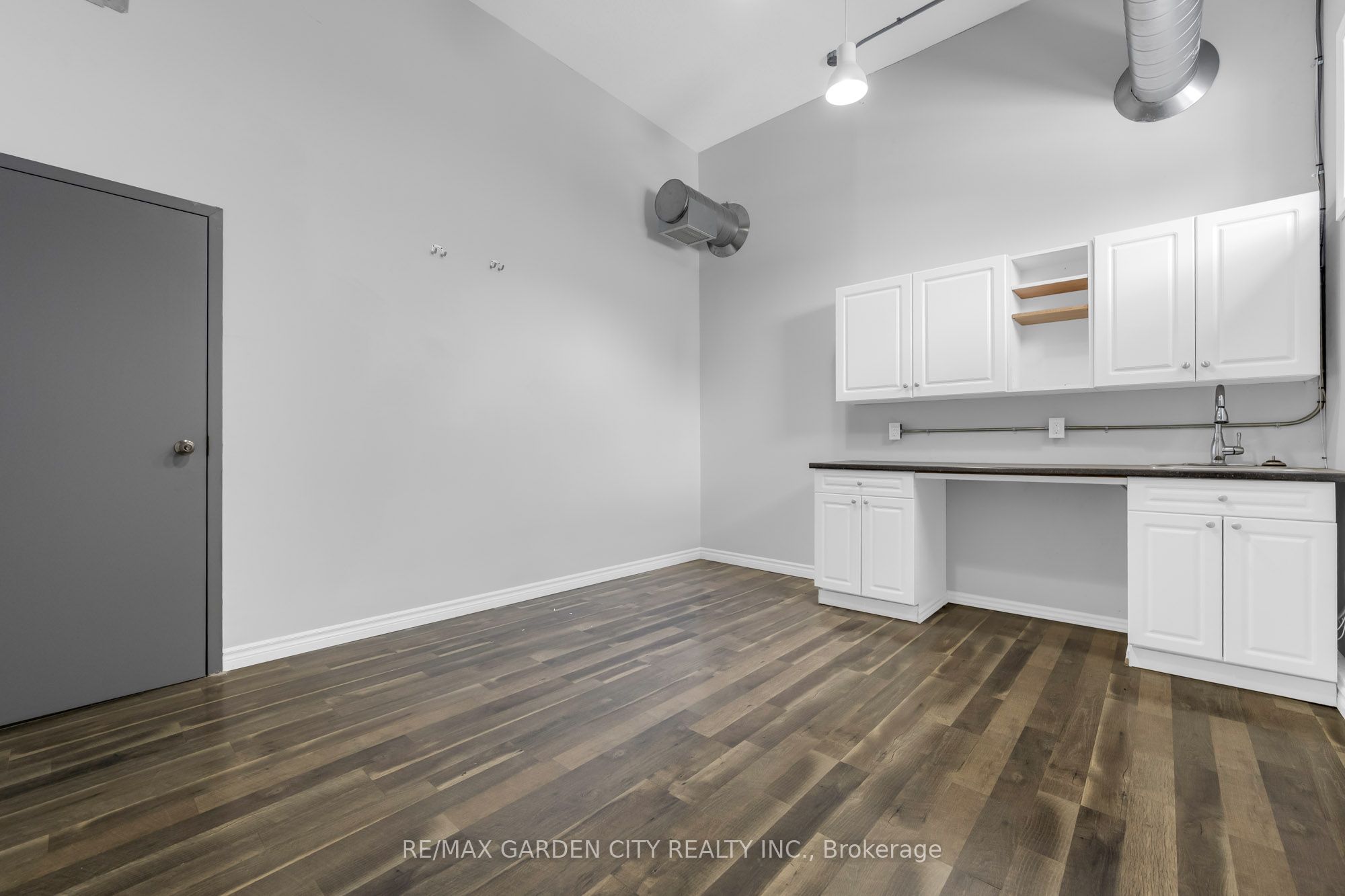16 Myrtle Avenue 9b Property Photo 5