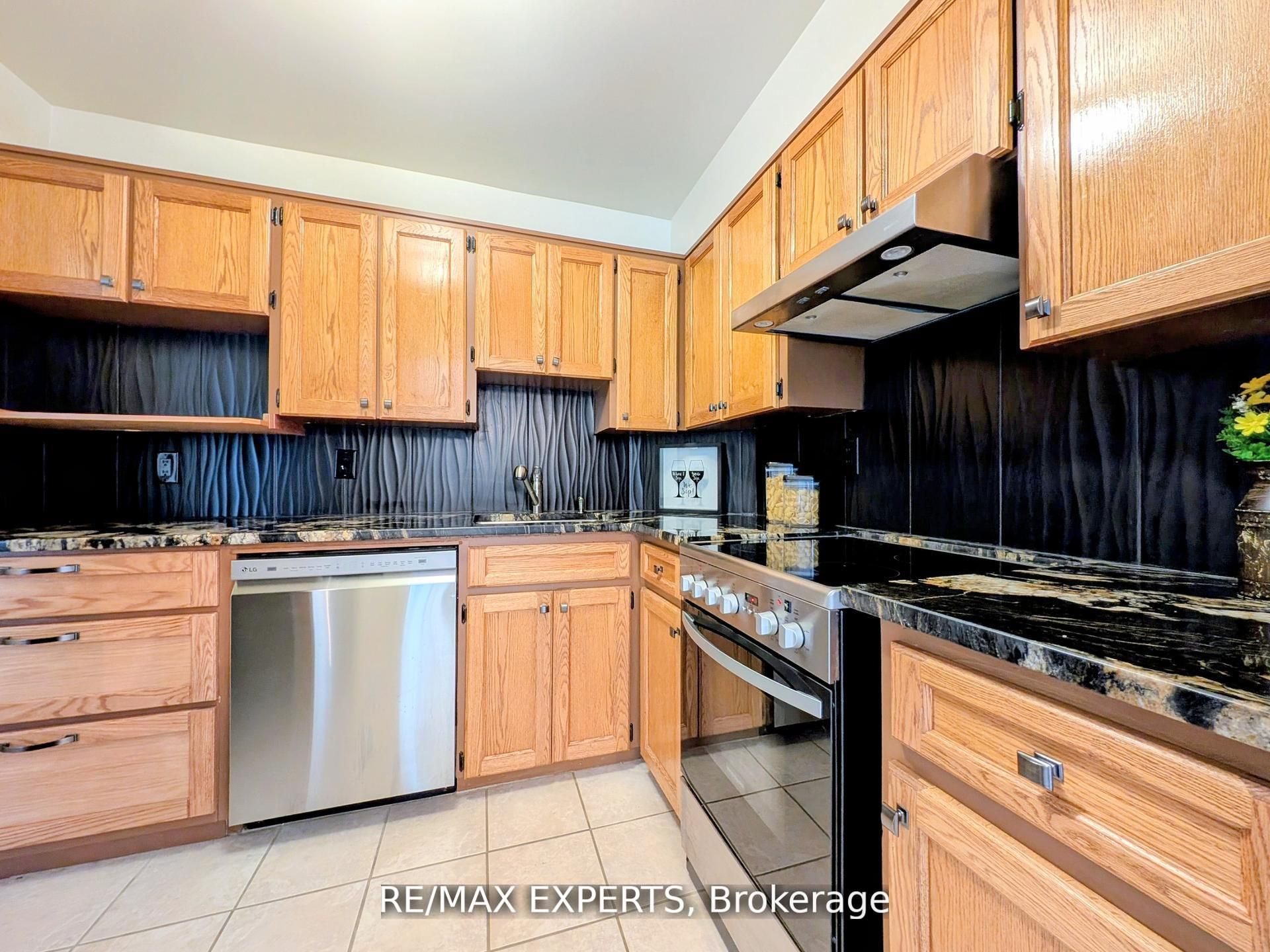 8591 Riverside Drive E 410 Property Photo 13