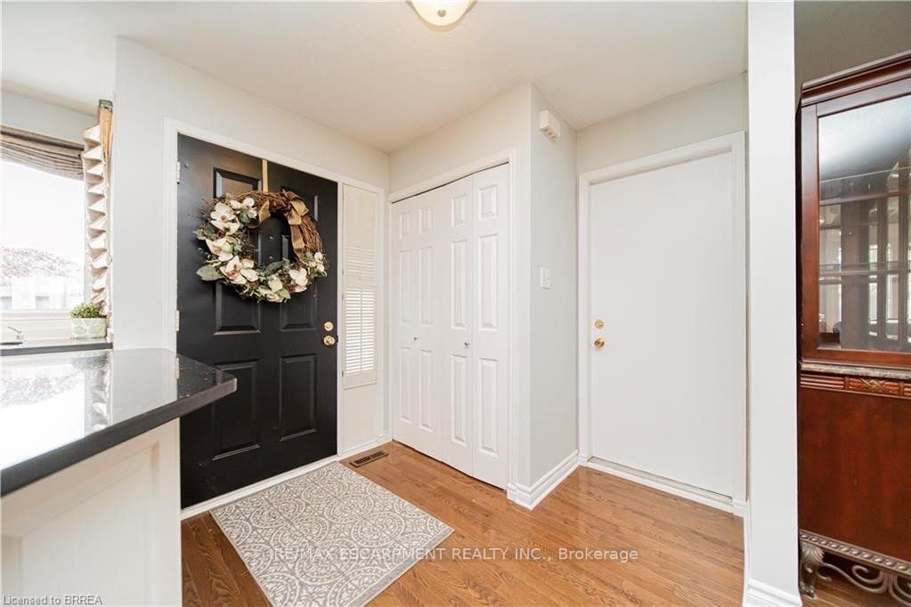 43 Kanata Crescent Upper Property Photo 3