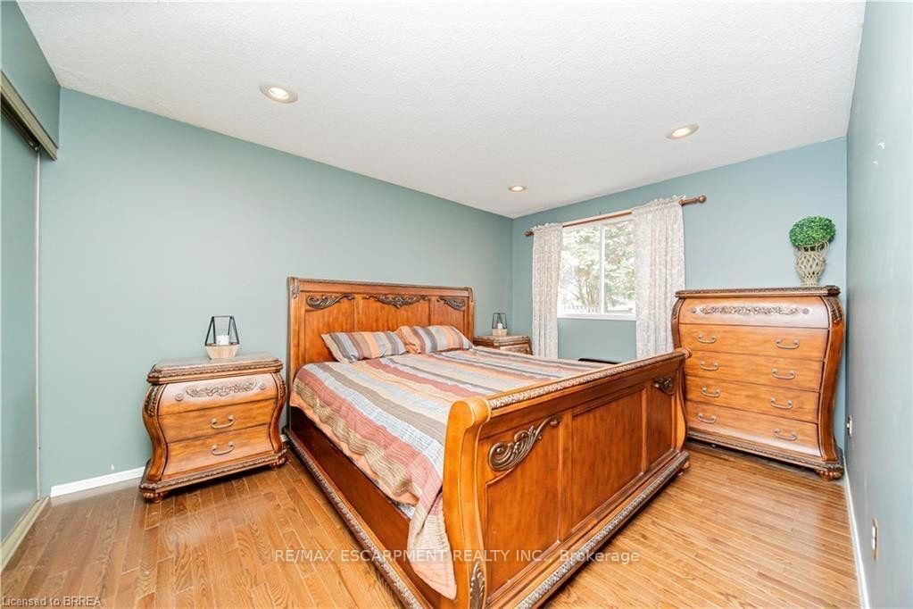 43 Kanata Crescent Upper Property Photo 8