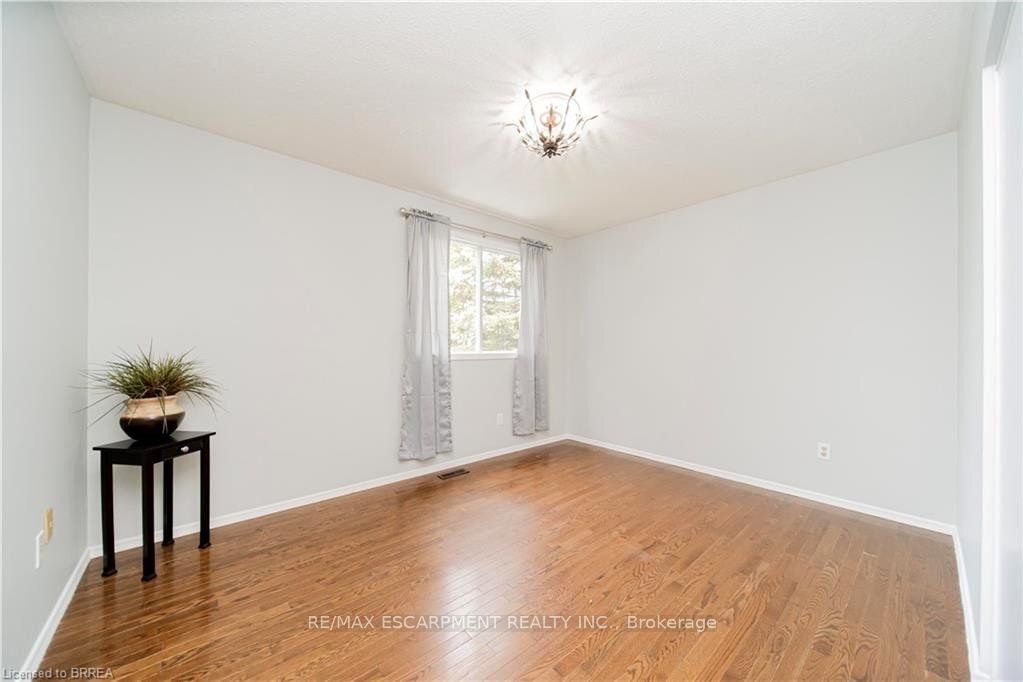 43 Kanata Crescent Upper Property Photo 10
