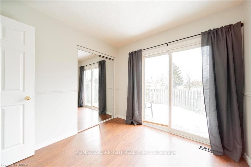 43 Kanata Crescent Upper Property Photo 12