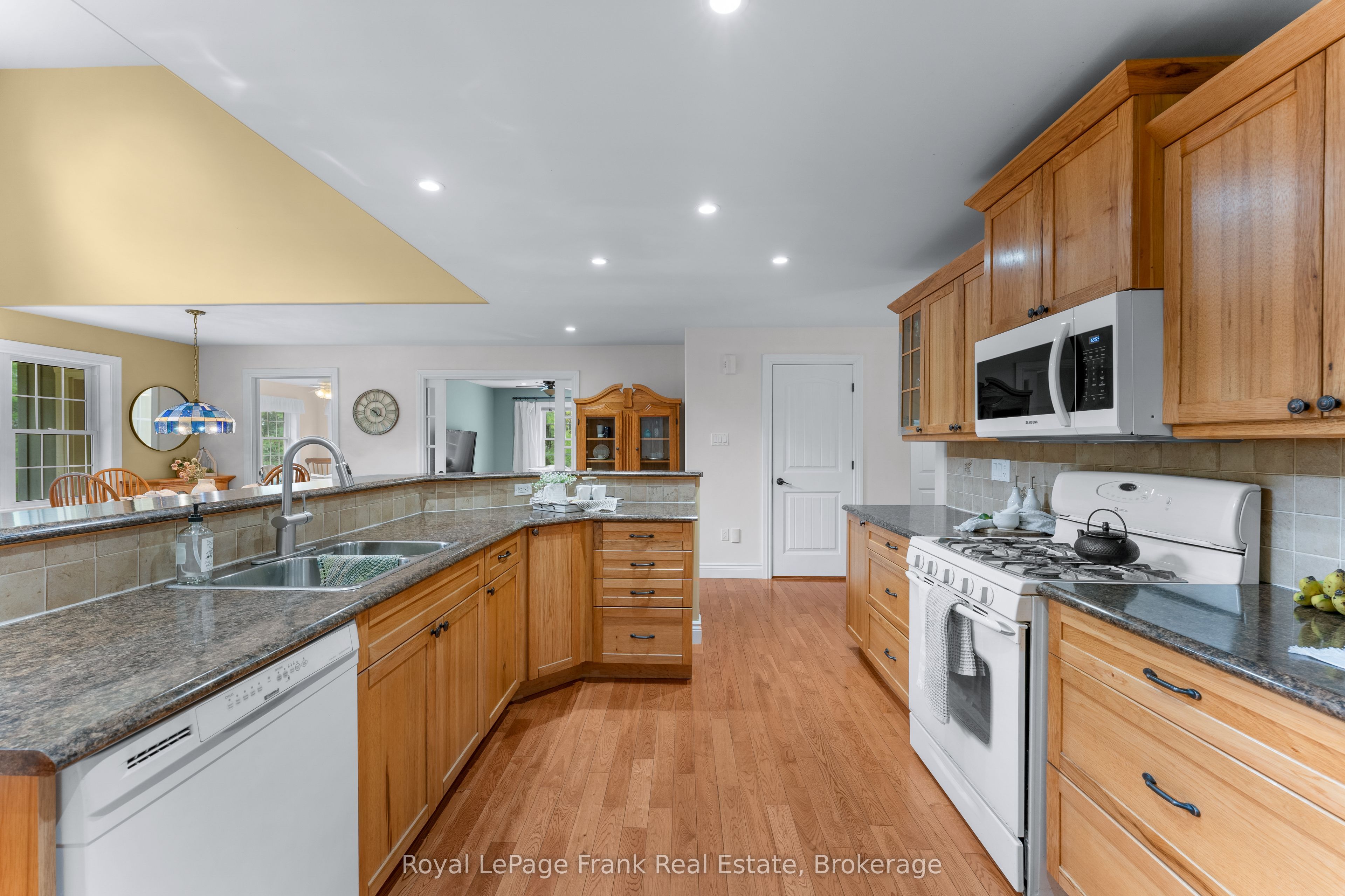 382 Lakehurst Circle Road Property Photo 6