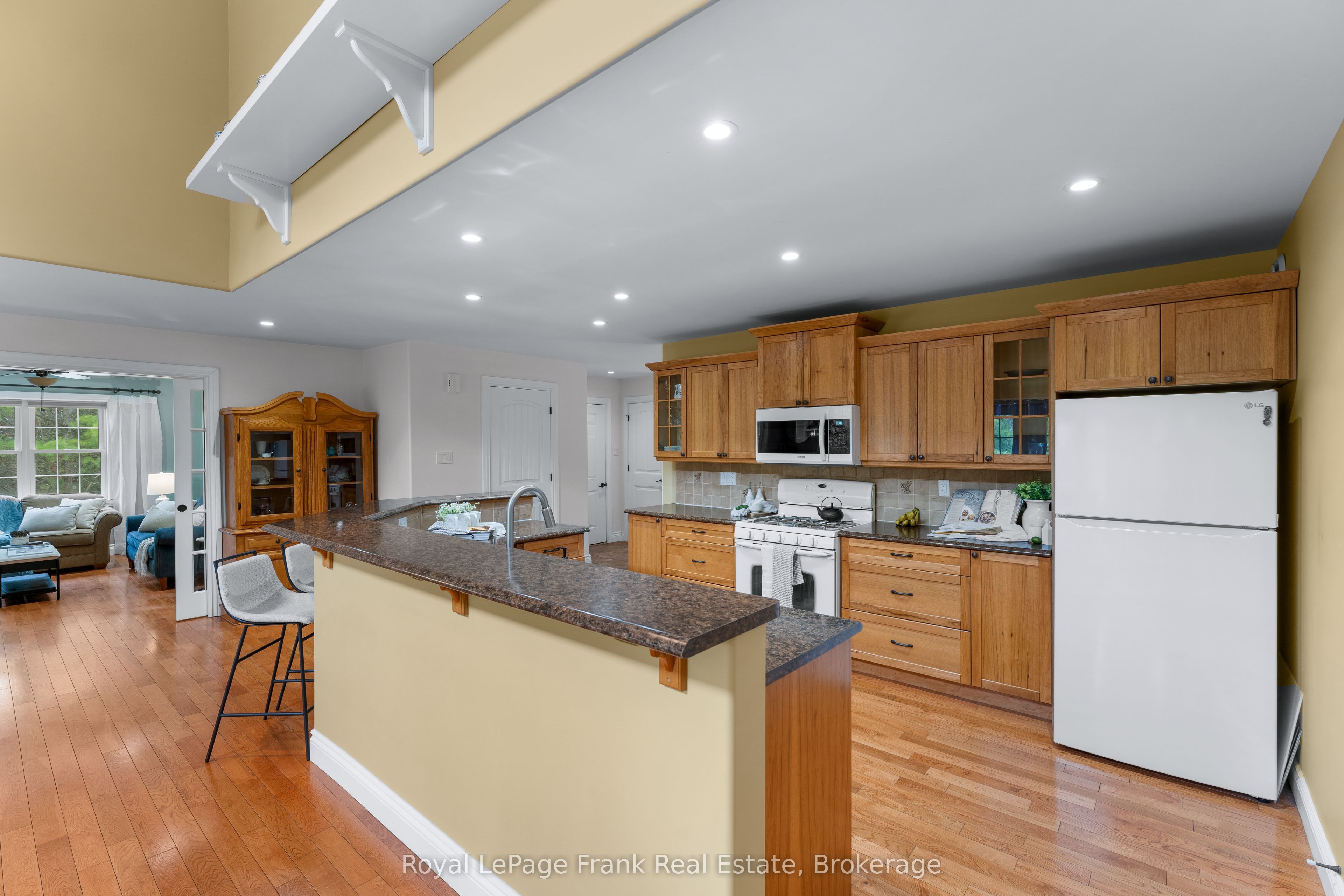 382 Lakehurst Circle Road Property Photo 8