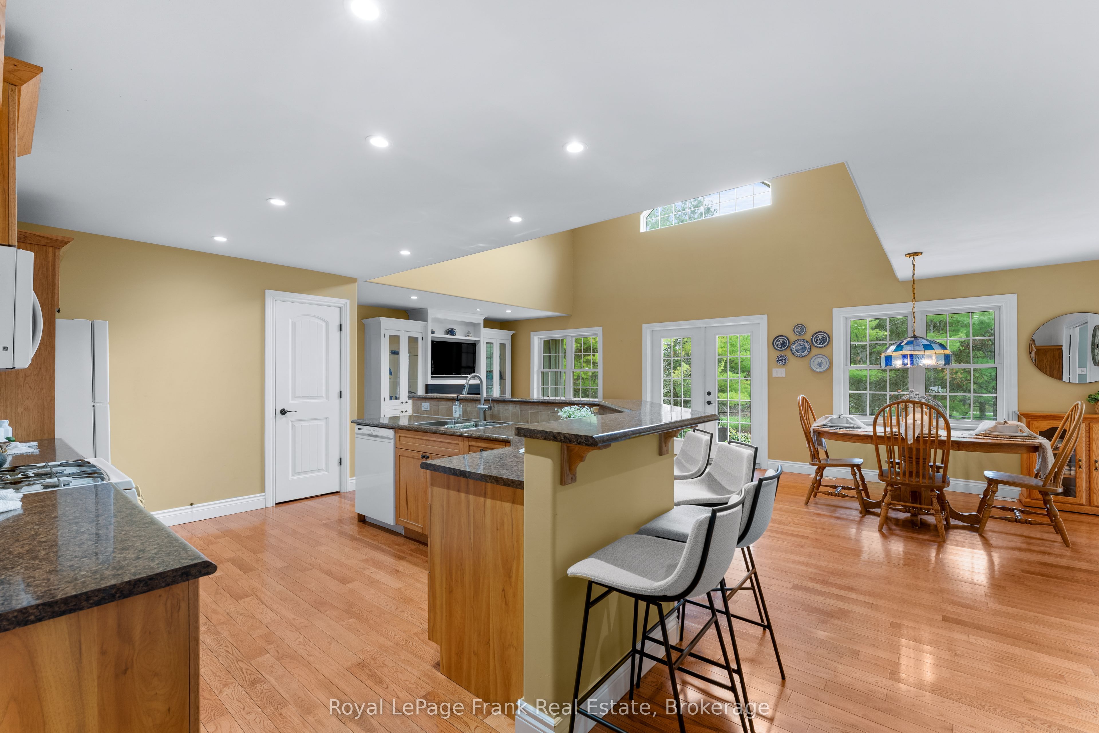 382 Lakehurst Circle Road Property Photo 10
