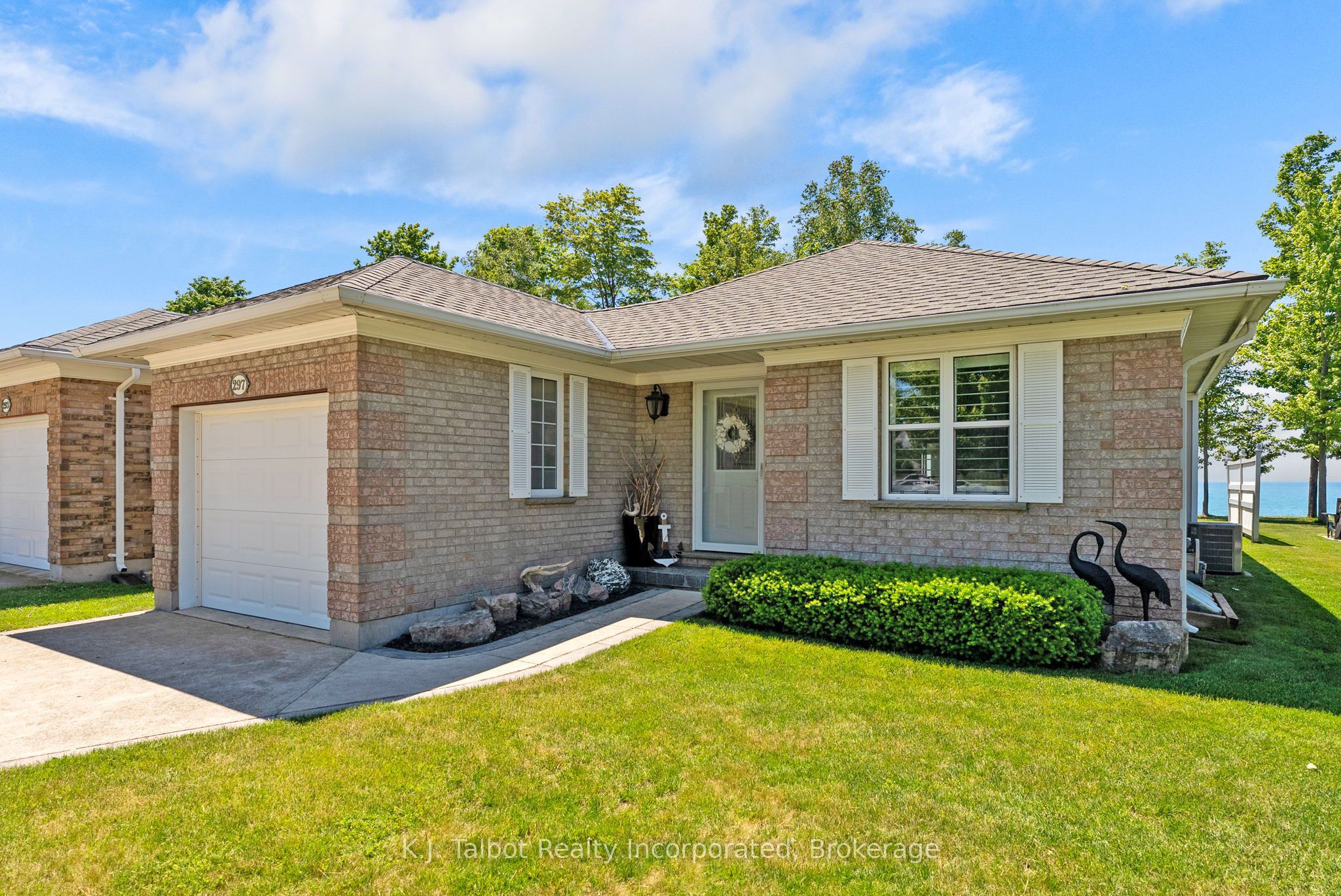 297 Bethune Crescent Property Photo 1