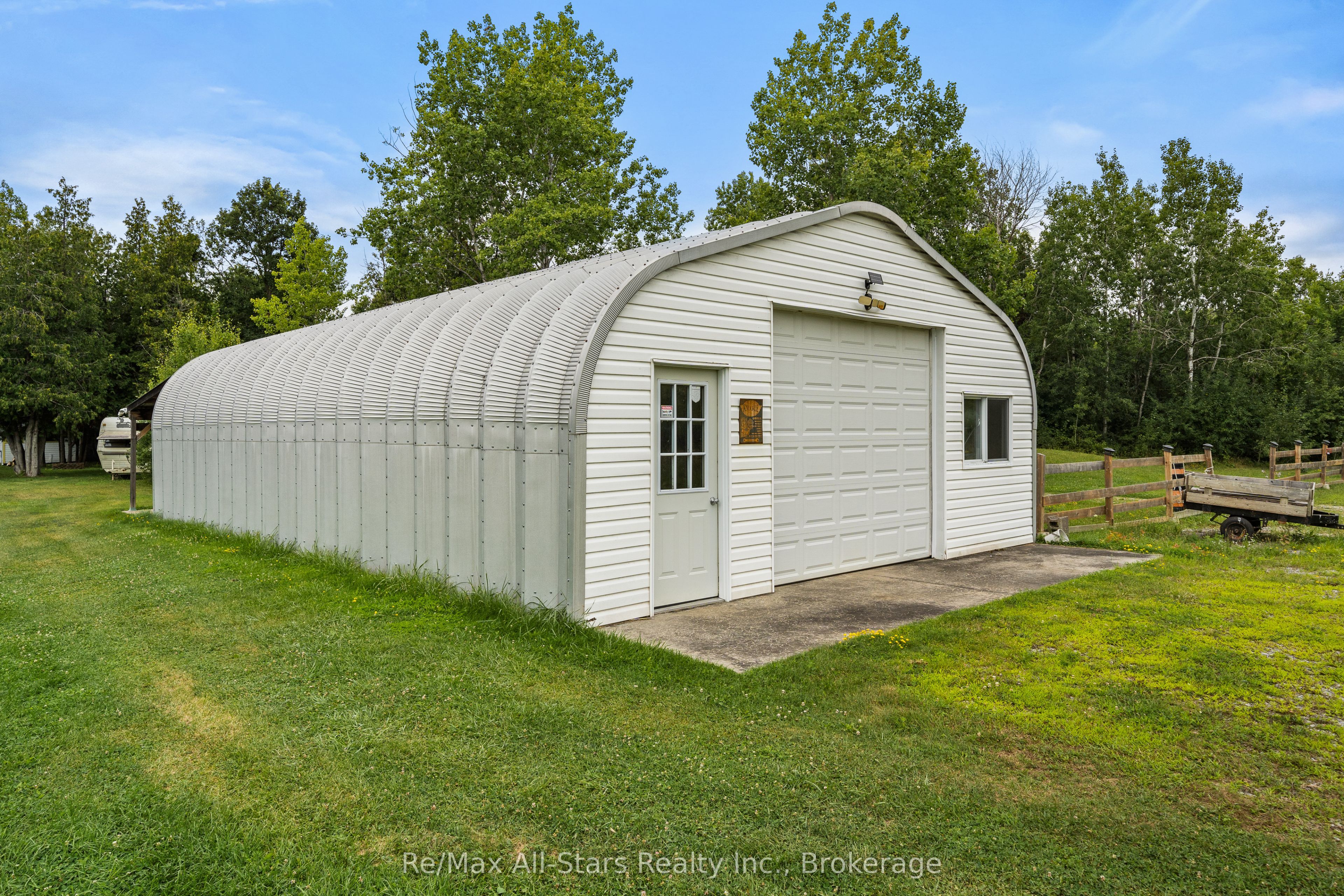 93 Sturgeon Glen Road Property Photo 1