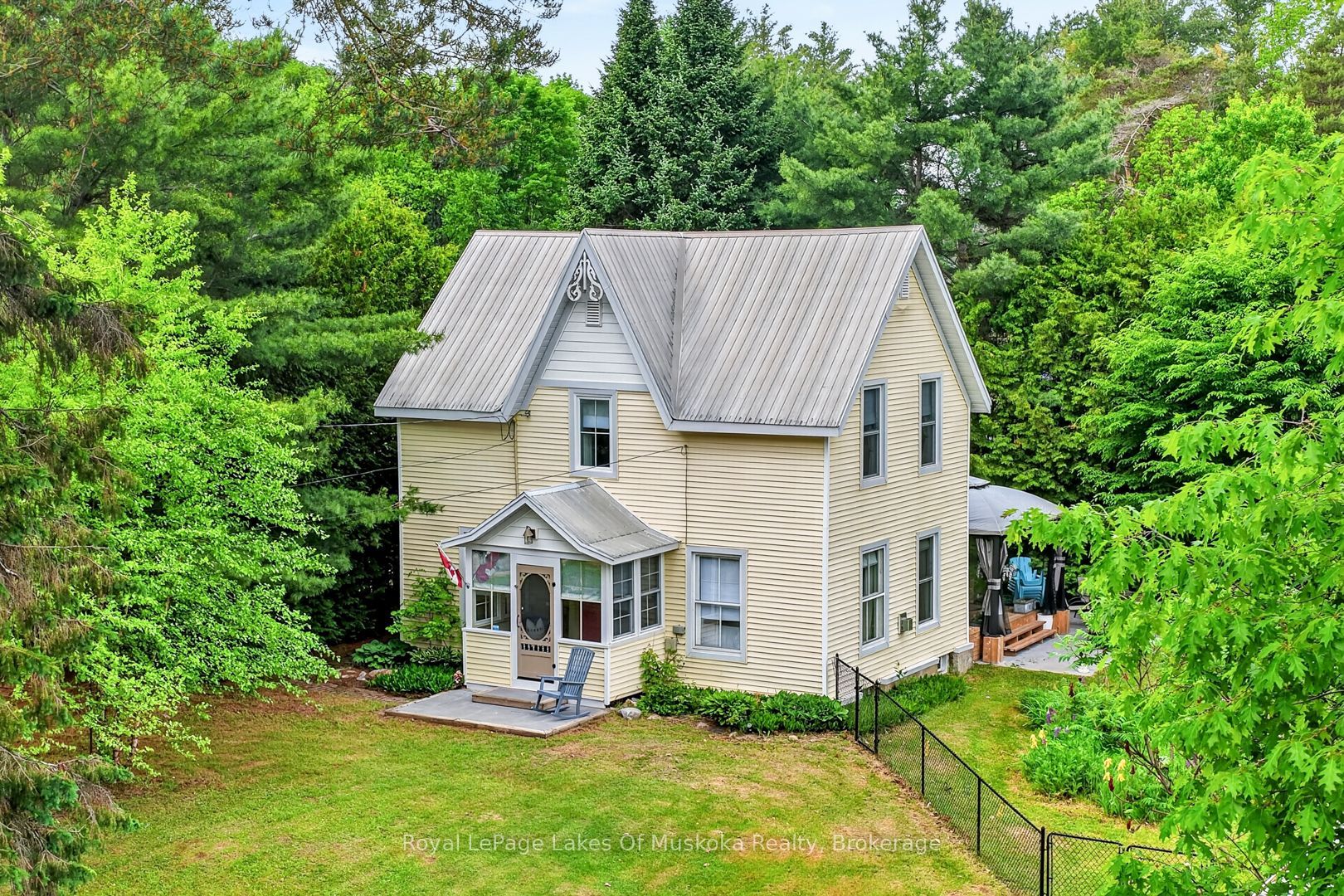4 Spruce Street E Property Photo 1