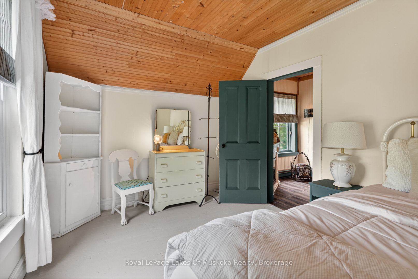 4 Spruce Street E Property Photo 23