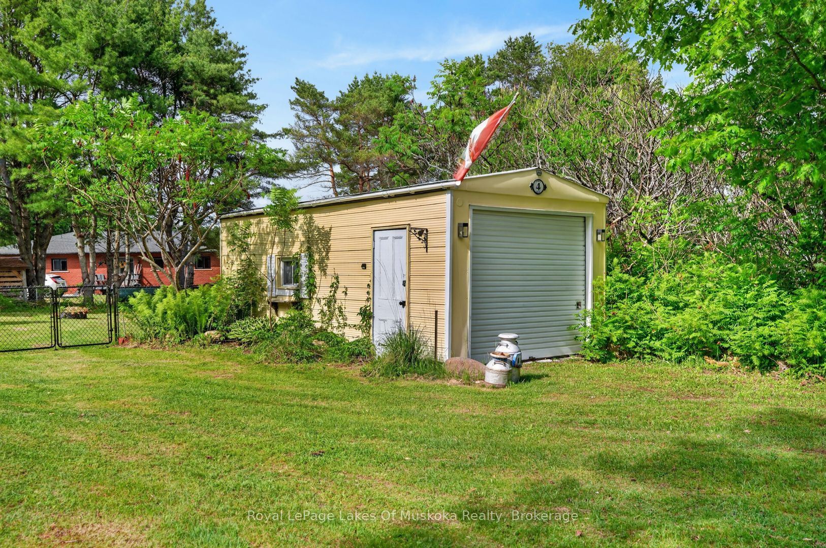 4 Spruce Street E Property Photo 28
