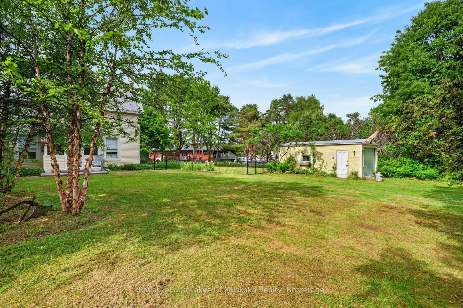 4 Spruce Street E Property Photo 29