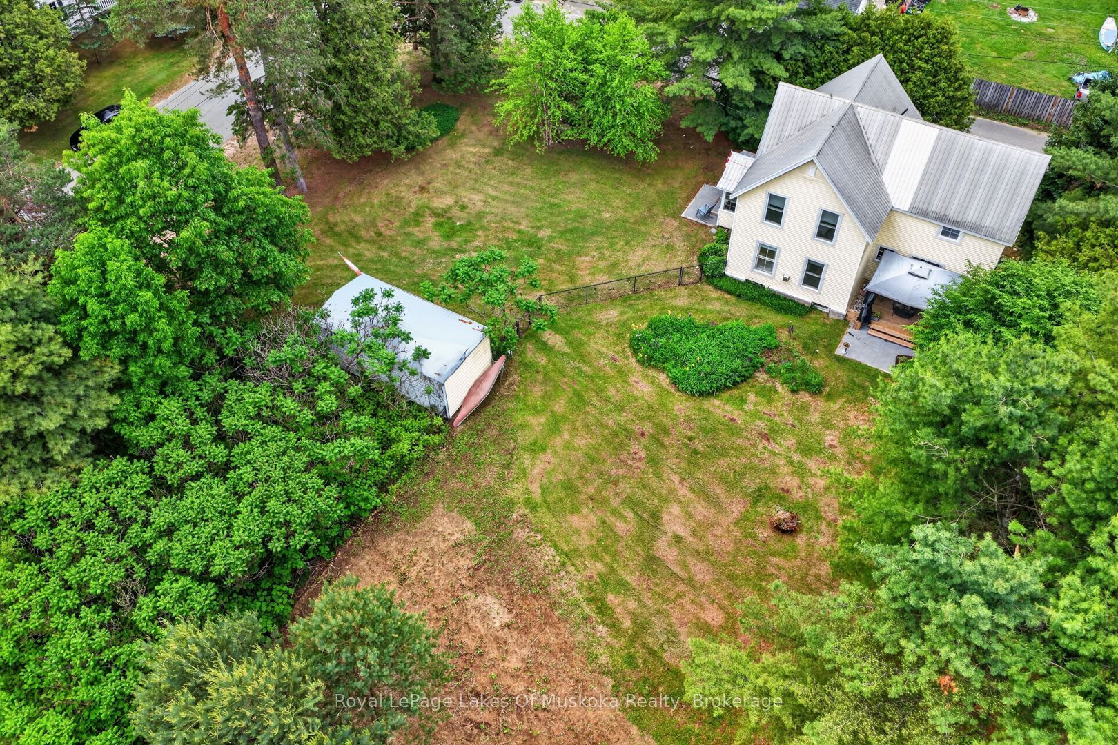 4 Spruce Street E Property Photo 32