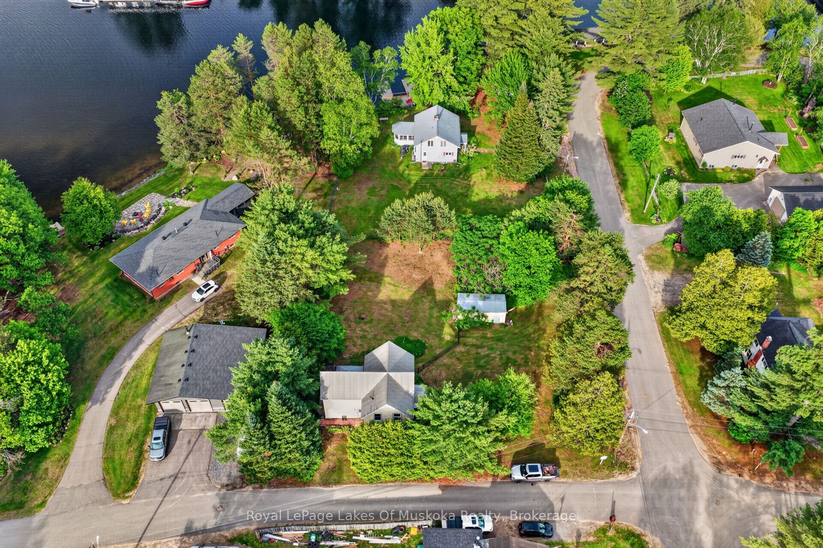 4 Spruce Street E Property Photo 35