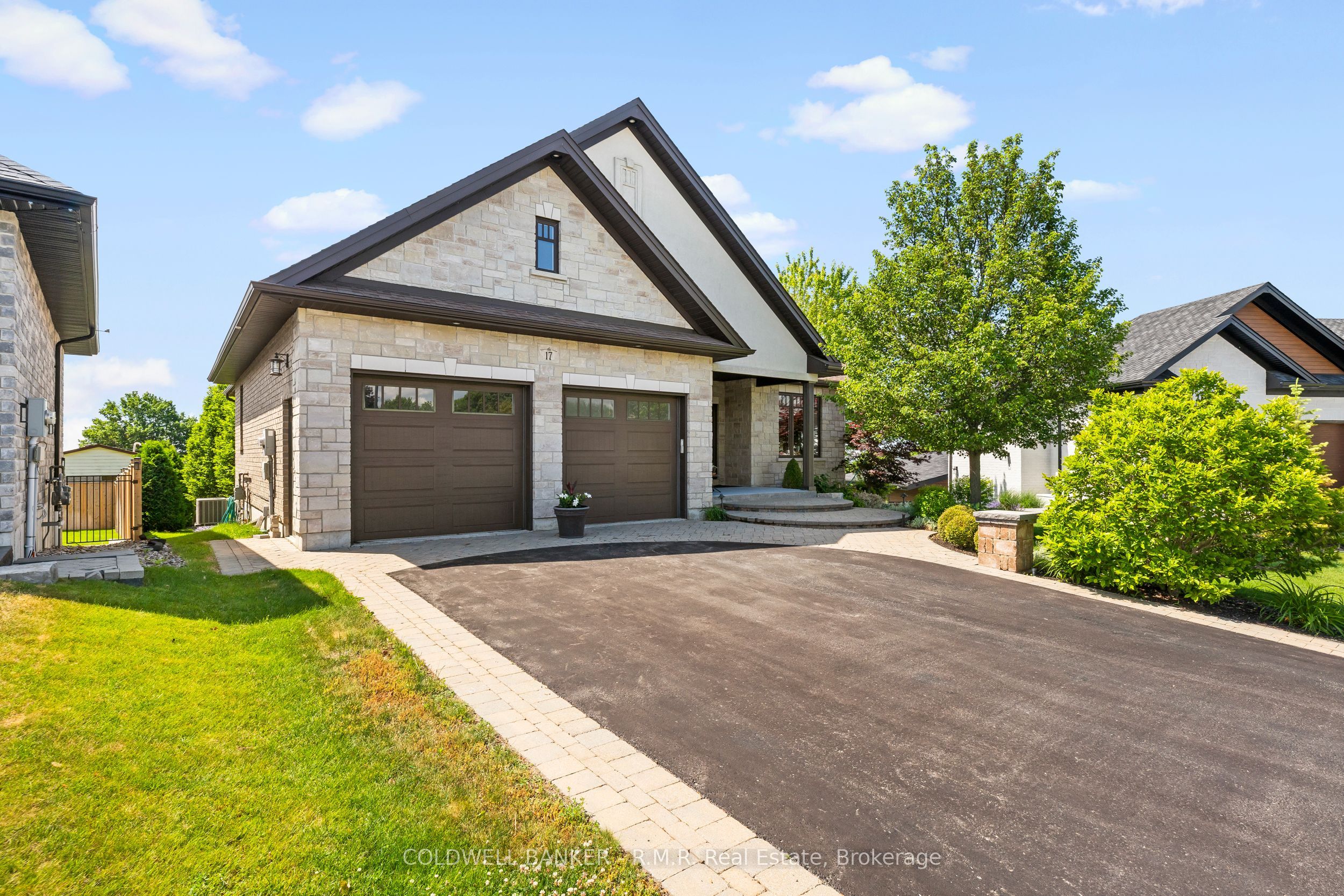 17 Castle Ridge Property Photo 2
