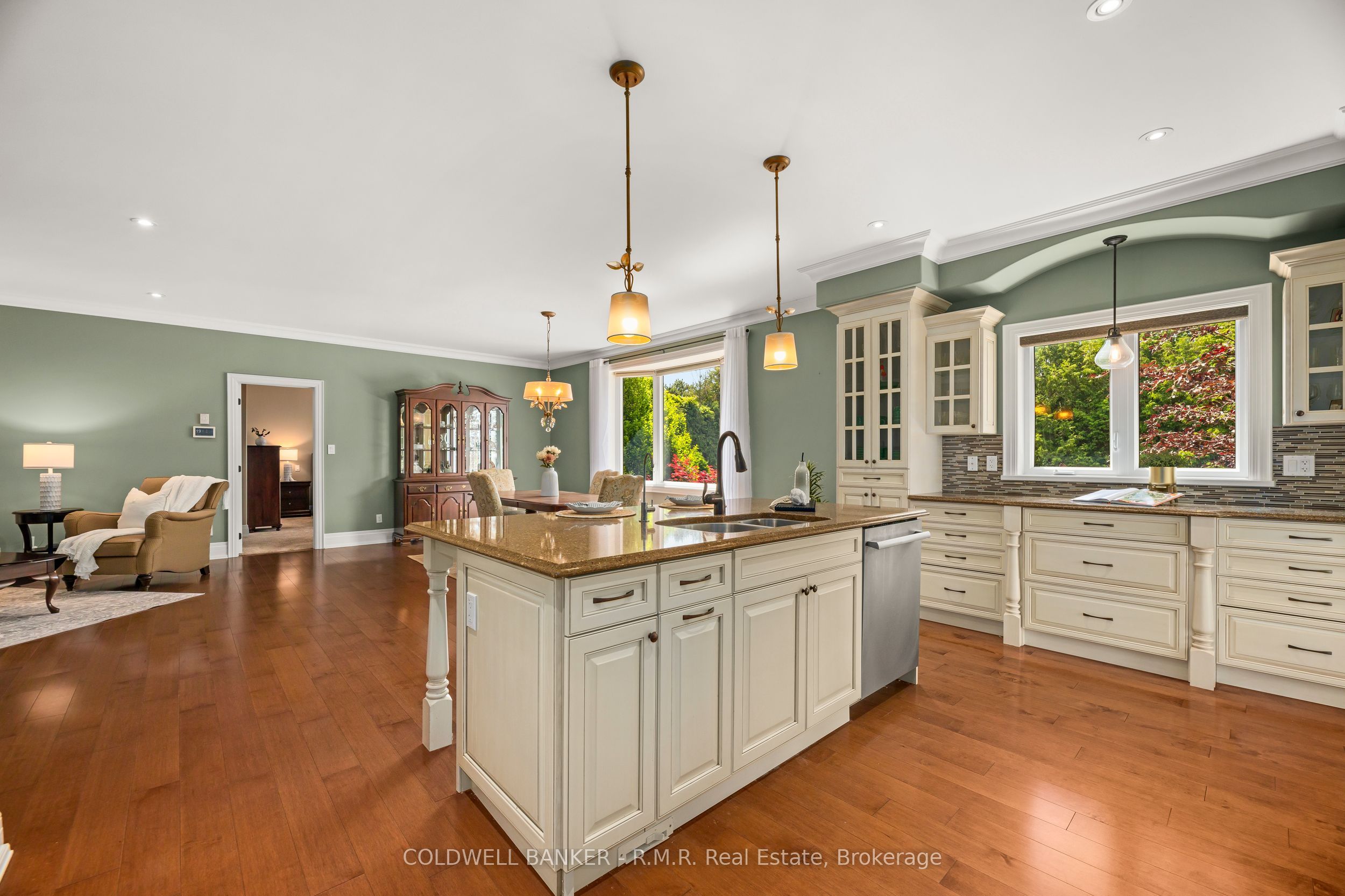 17 Castle Ridge Property Photo 19