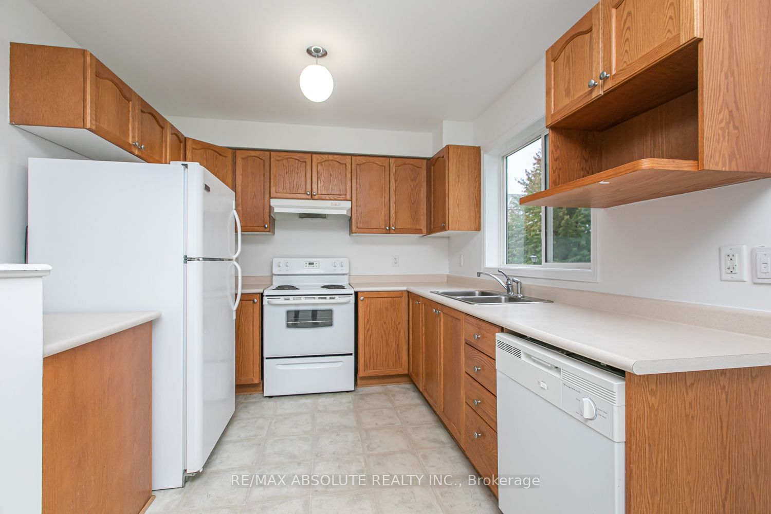 250 Gershwin Private Property Photo 7