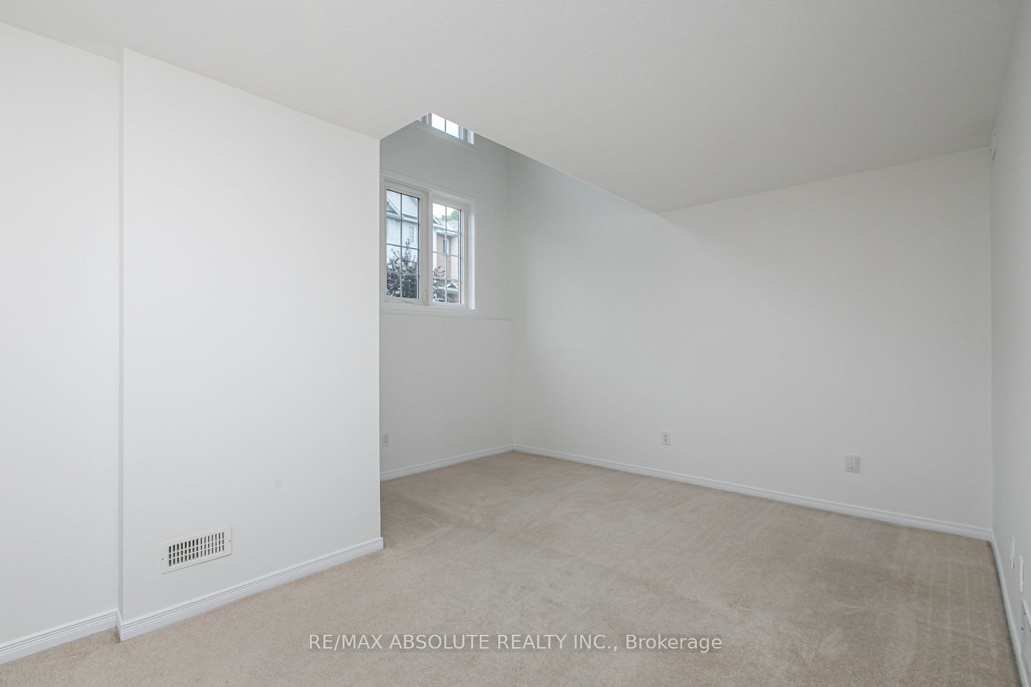 250 Gershwin Private Property Photo 14