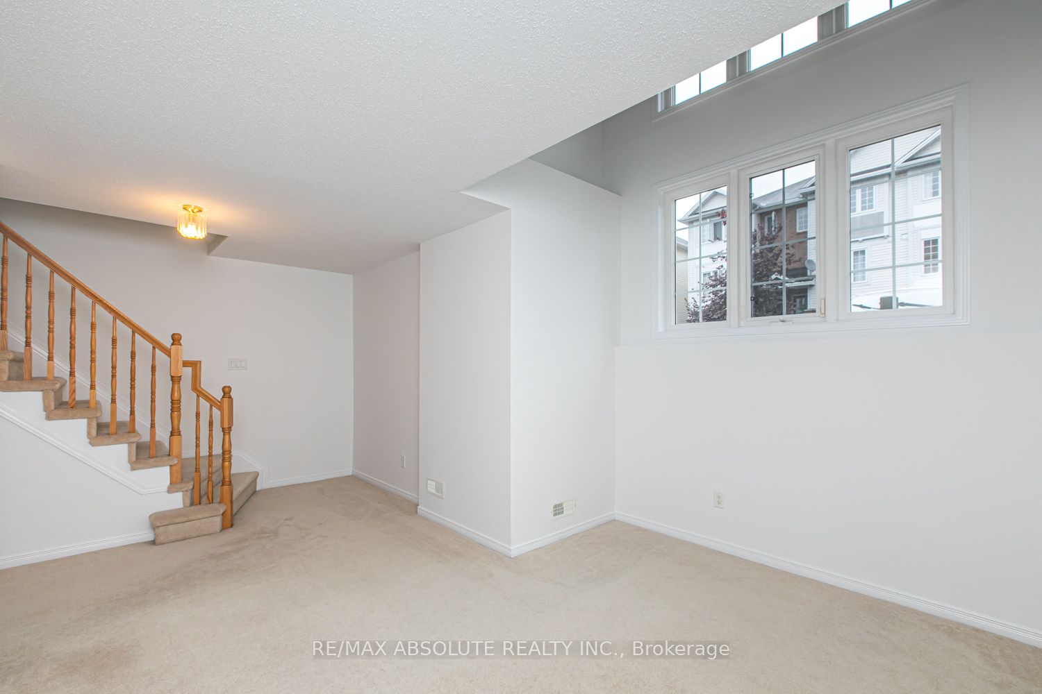 250 Gershwin Private Property Photo 15