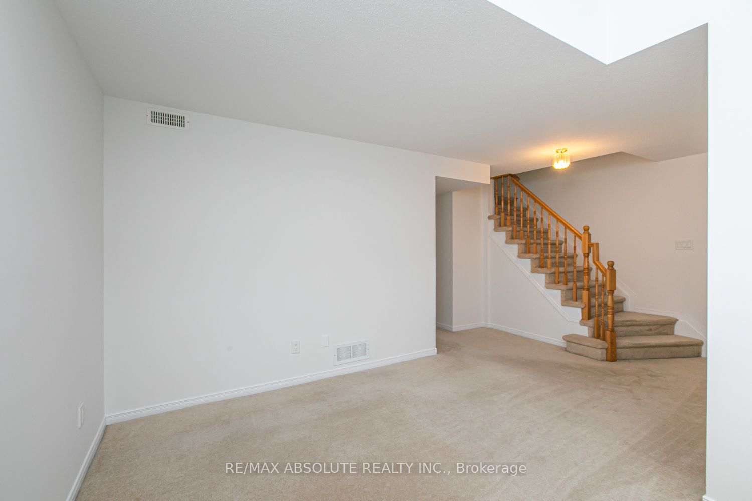 250 Gershwin Private Property Photo 16
