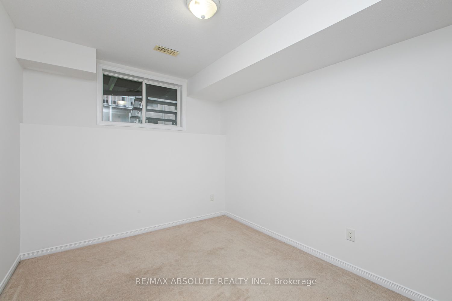 250 Gershwin Private Property Photo 23