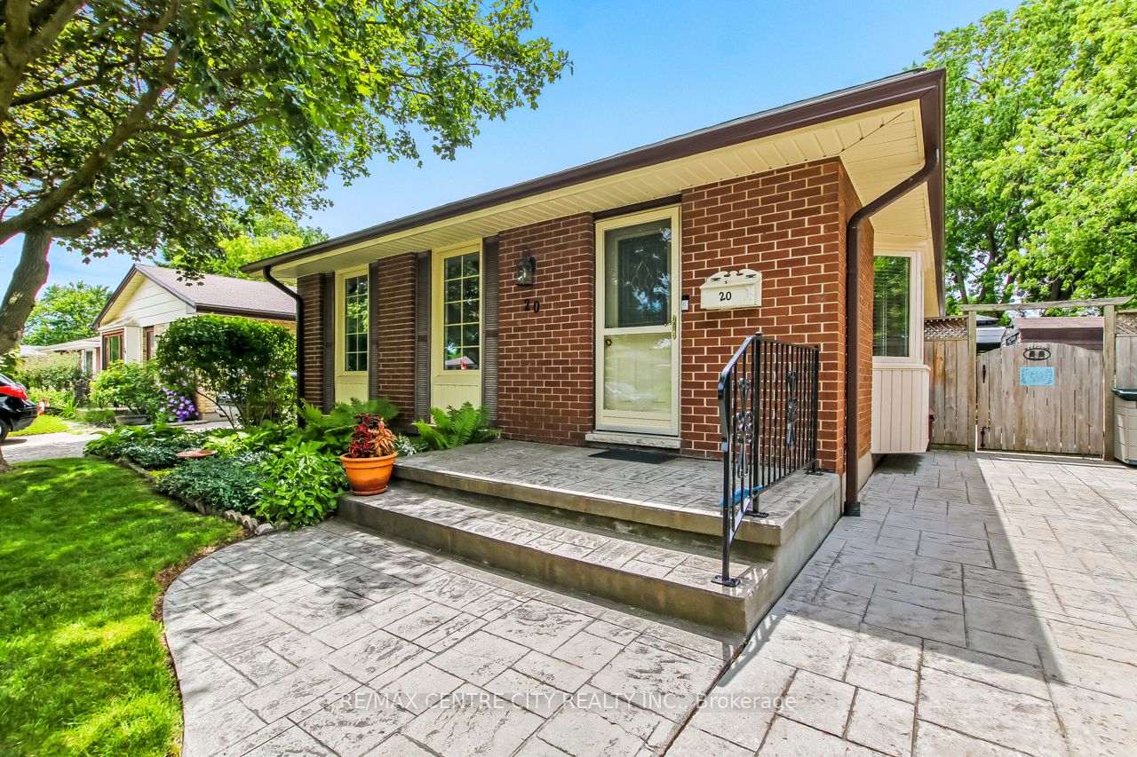 20 Hines Crescent Property Photo 2
