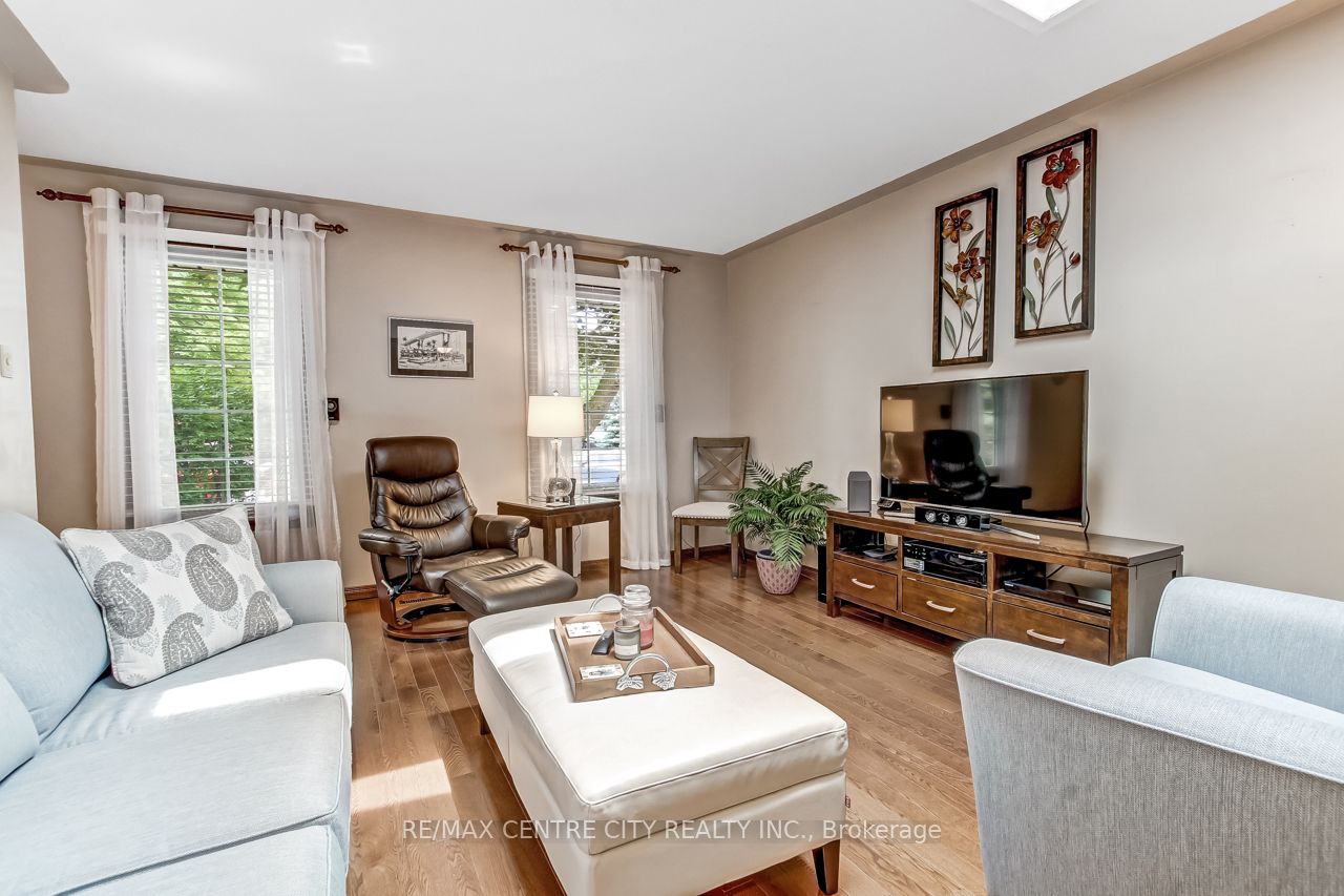 20 Hines Crescent Property Photo 6