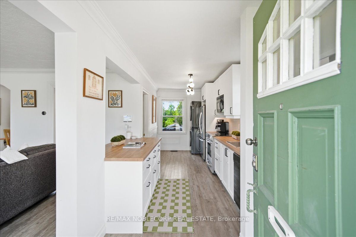 1790 King Street E Property Photo 4