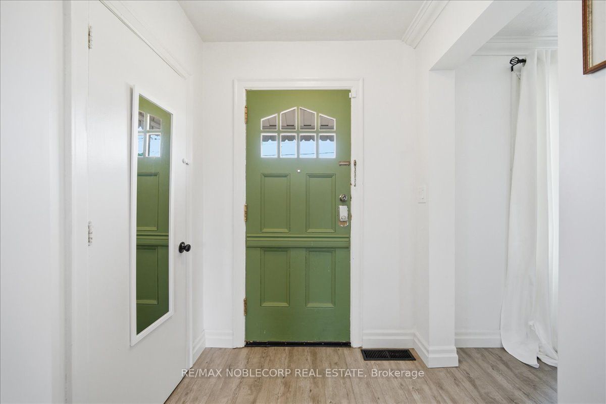 1790 King Street E Property Photo 5