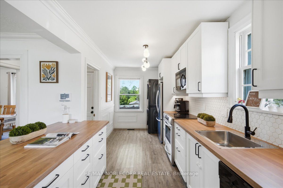 1790 King Street E Property Photo 7