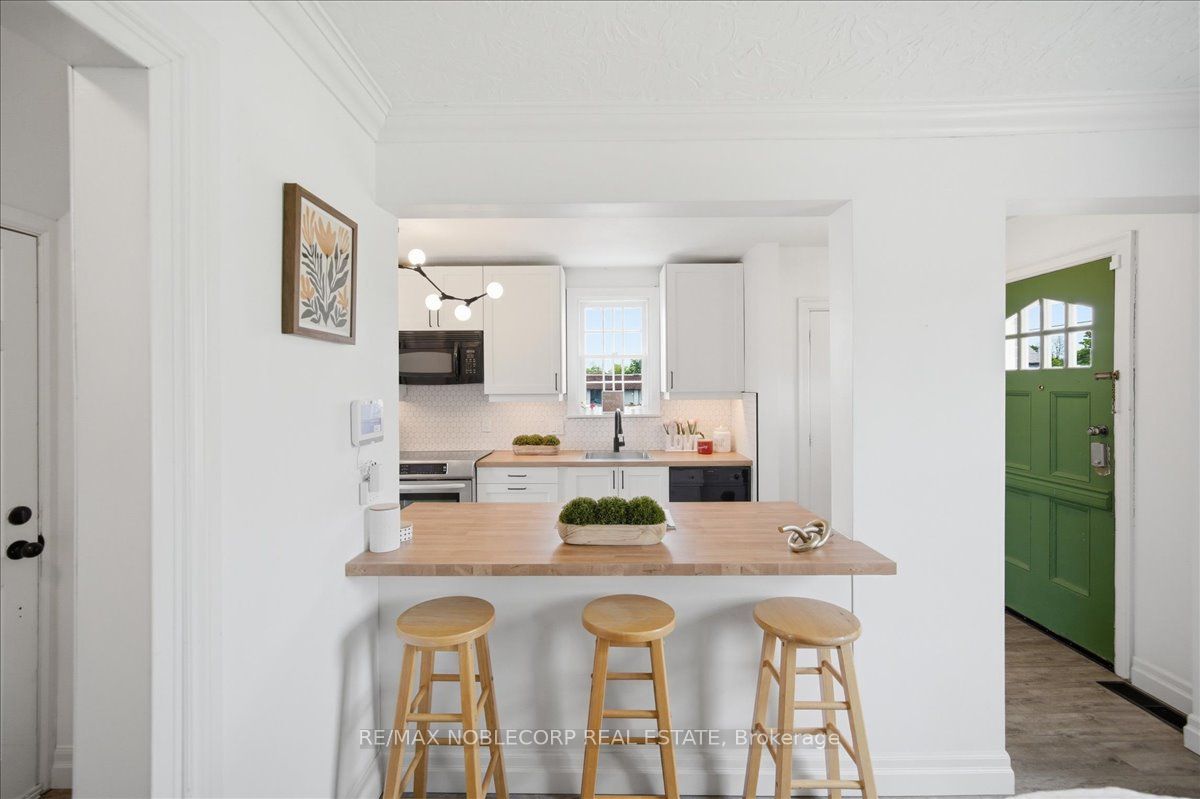1790 King Street E Property Photo 8
