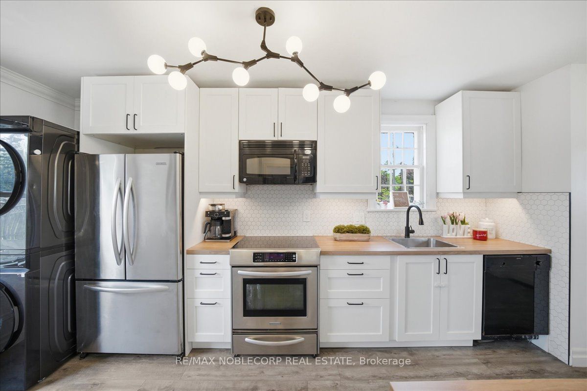 1790 King Street E Property Photo 9