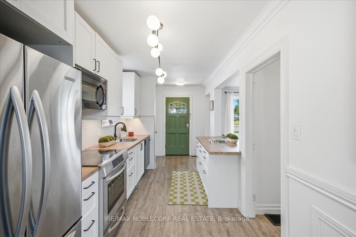 1790 King Street E Property Photo 11