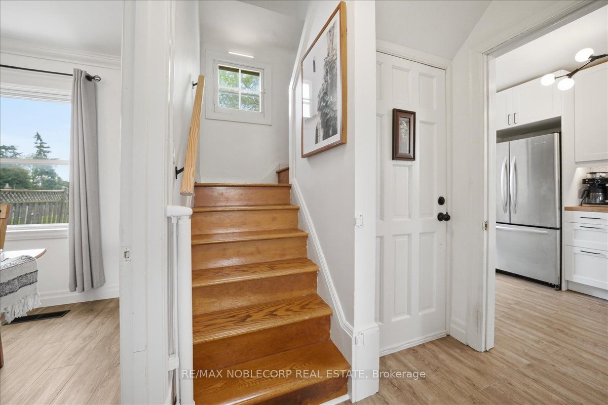 1790 King Street E Property Photo 18