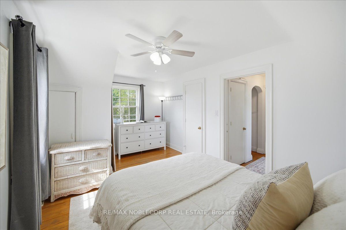 1790 King Street E Property Photo 21