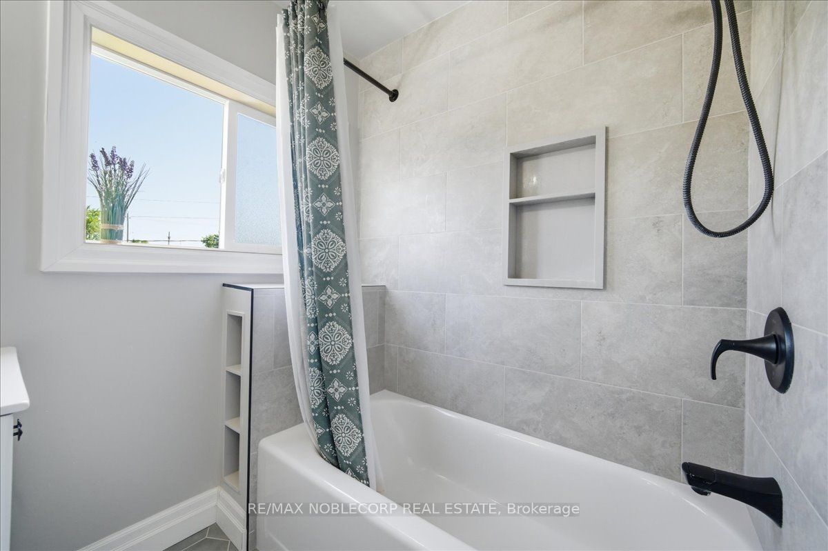 1790 King Street E Property Photo 25