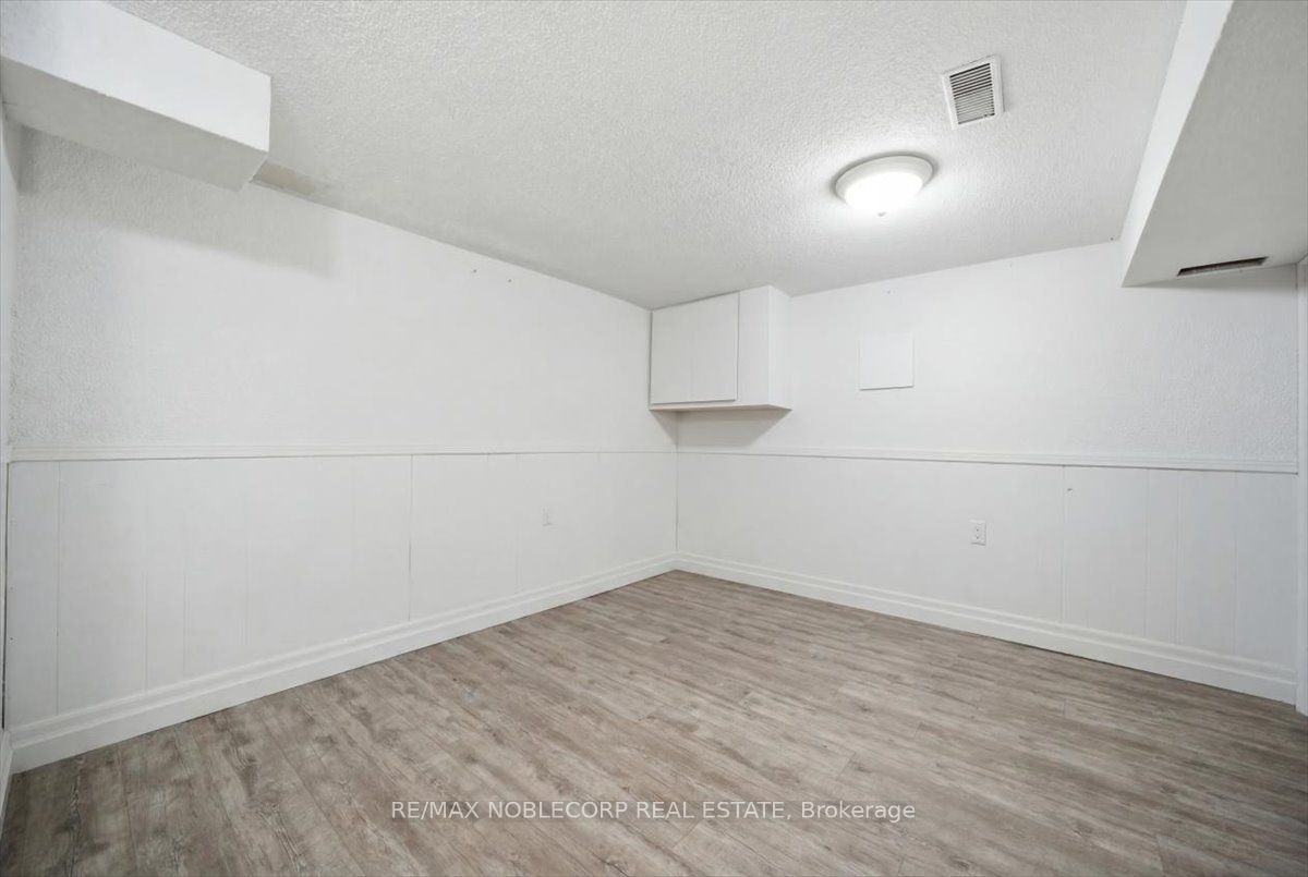 1790 King Street E Property Photo 27