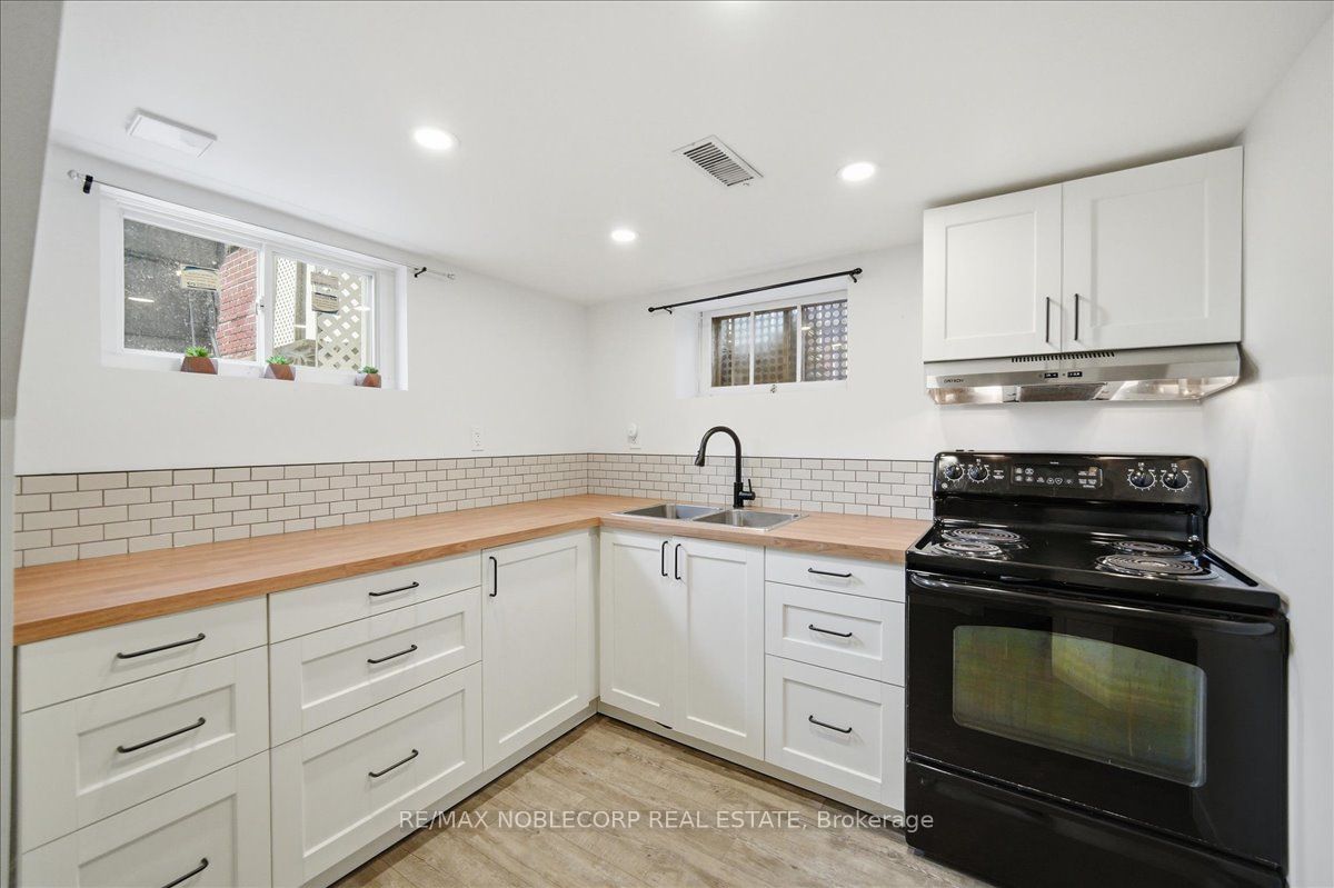 1790 King Street E Property Photo 29