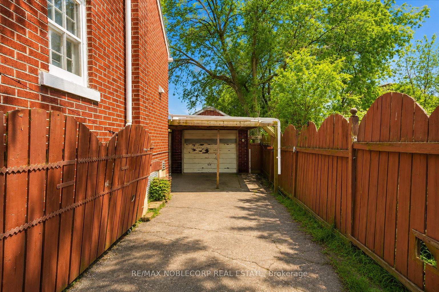1790 King Street E Property Photo 31