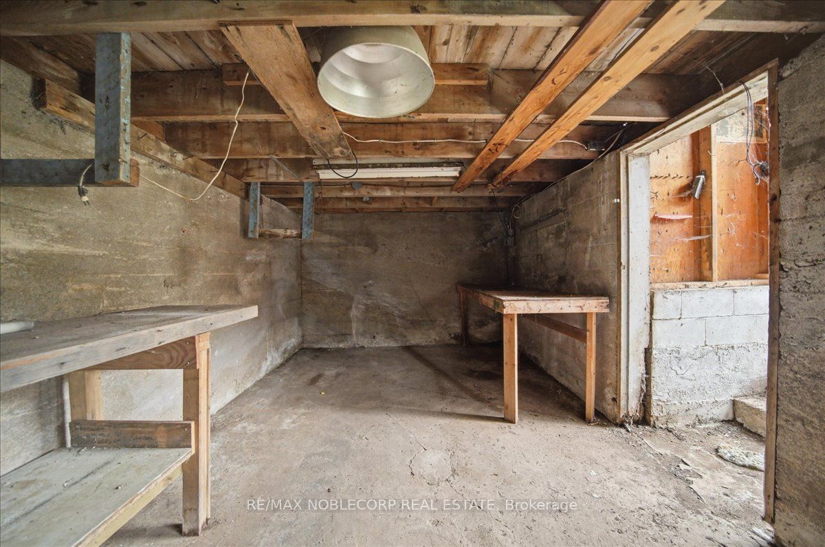 1790 King Street E Property Photo 37