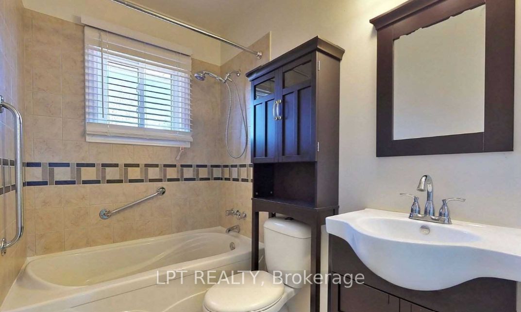 7 Champlain Boulevard Property Photo 3